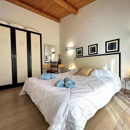 T2 Pieds Dans L'eau Santa Giulia Apartmán *